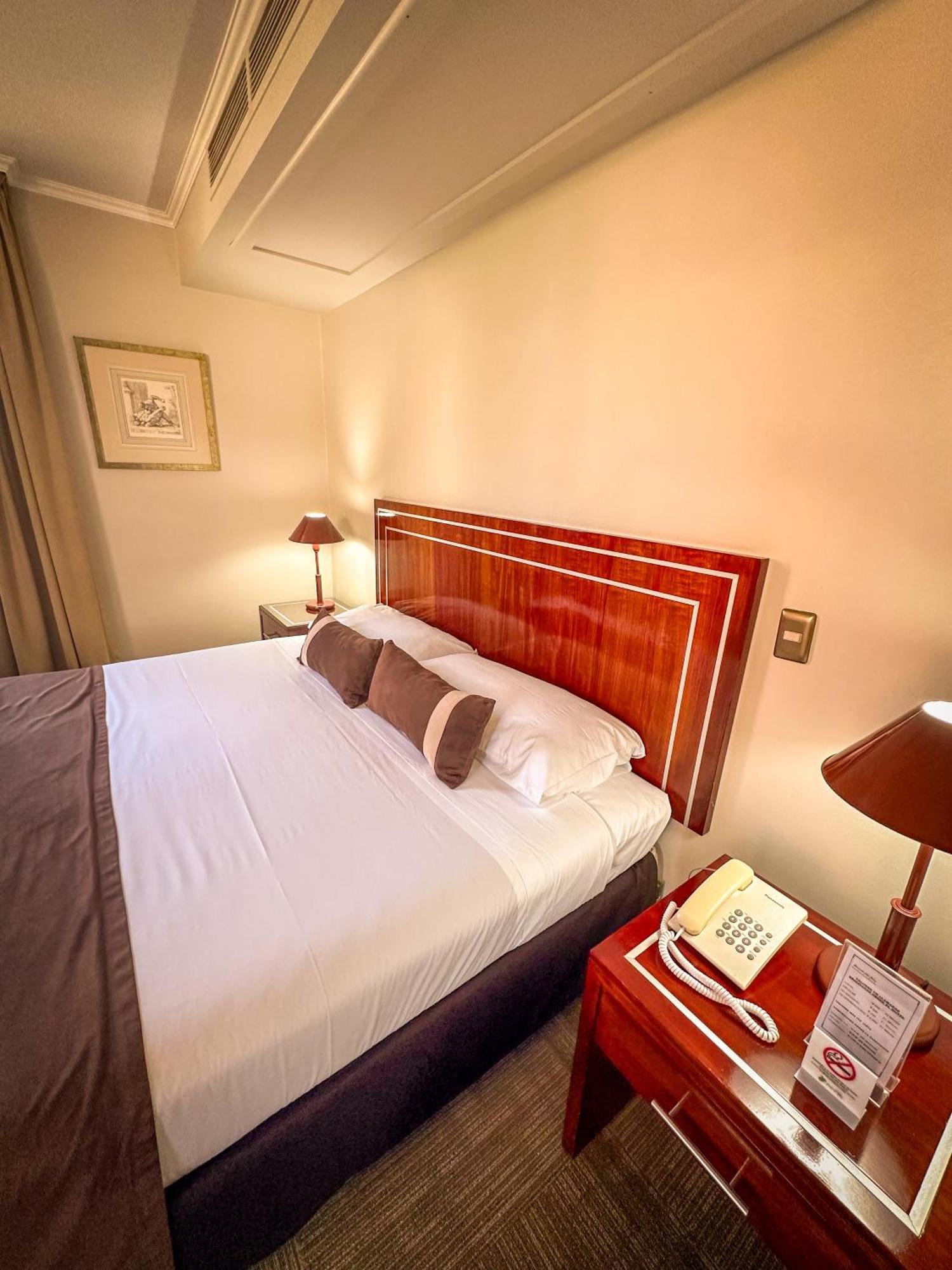 Hotel Leonardo Da Vinci Santiago Buitenkant foto